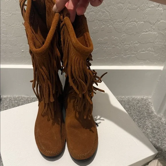 Minnetonka Women's Moccasin Fringe Boots - Tan - Picture 2 of 7